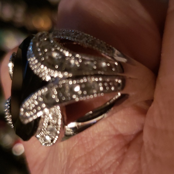 Mens simulated onyx and simulated diamond ring - Picture 2 of 3